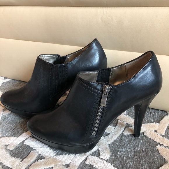 Shoes - NEW BLACK HEELED BOOTIES WITH ZIPPER!